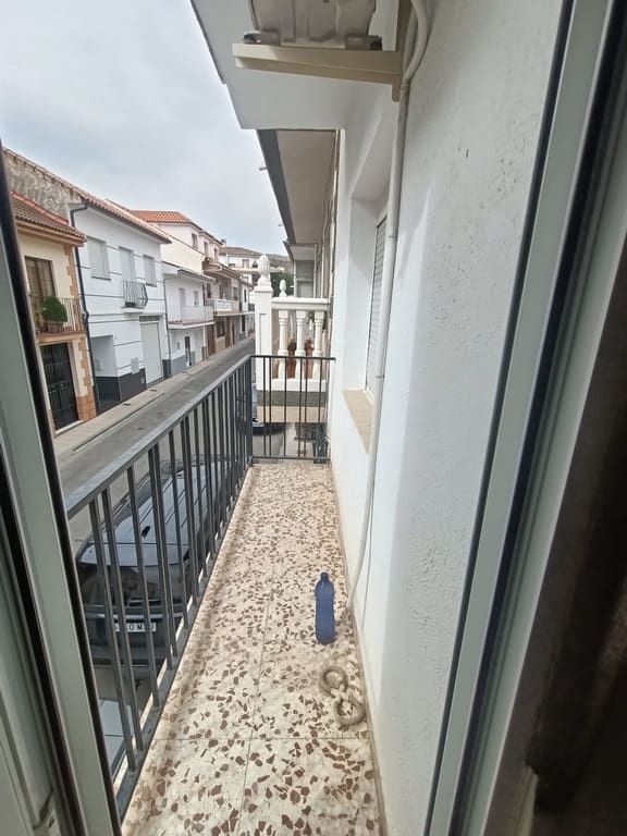 3 makuuhuone Omakotitalo myytävänä paikassa Baza - 65 000 € (Ref: 9534750)