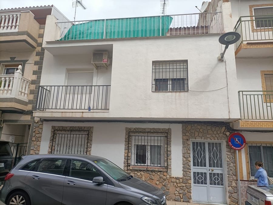 3 makuuhuone Omakotitalo myytävänä paikassa Baza - 65 000 € (Ref: 9534750)