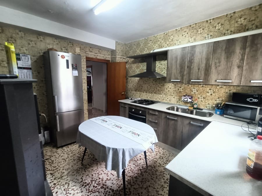 3 makuuhuone Omakotitalo myytävänä paikassa Baza - 65 000 € (Ref: 9534750)