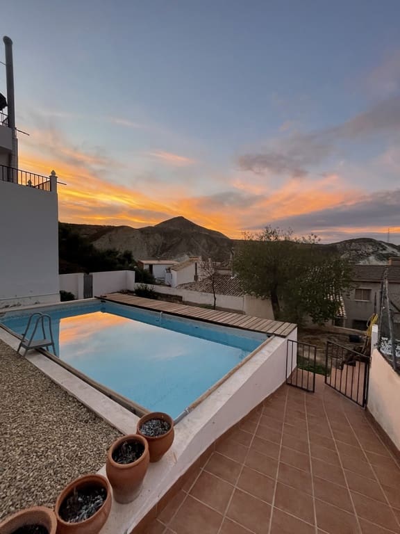 4 soverom Hus til salgs i Hinojares med svømmebasseng - € 93 000 (Ref: 9591815)