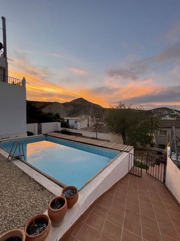 4 soverom Hus til salgs i Hinojares med svømmebasseng - € 93 000 (Ref: 9591815)