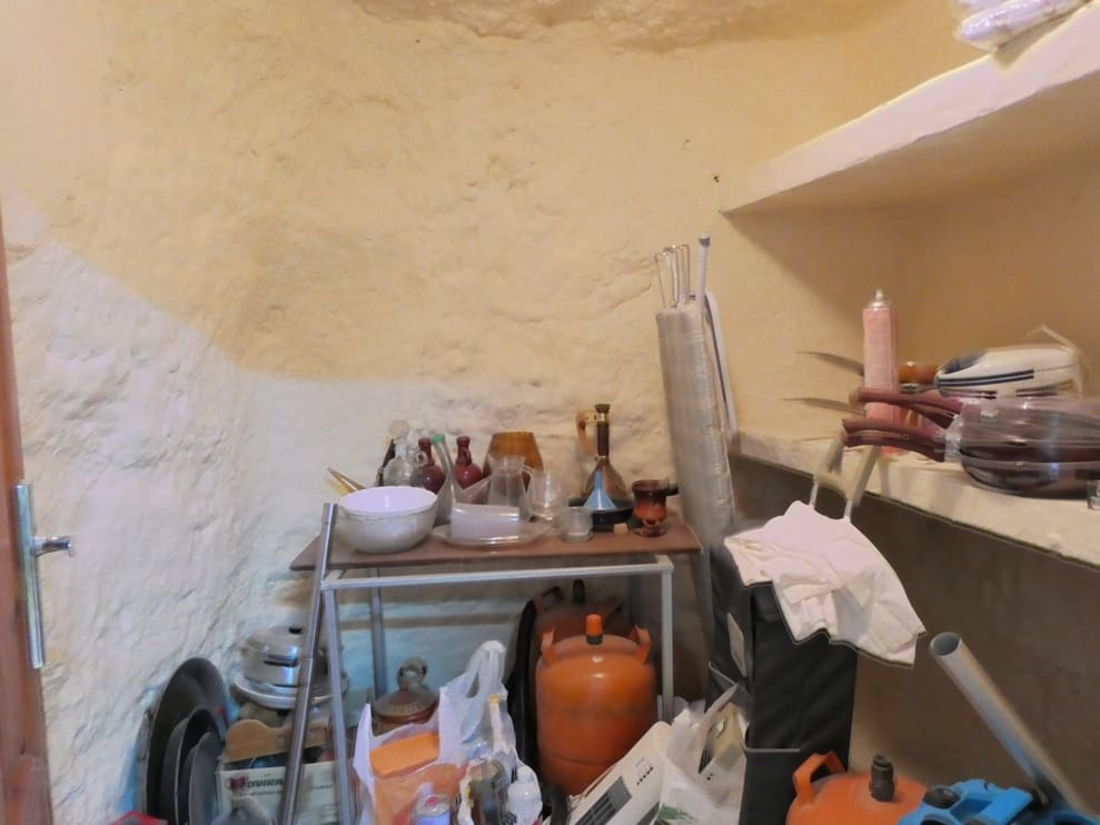 4 sypialnia Dom w skale na sprzedaż w Baza - 66 000 € (Ref: 9603681)