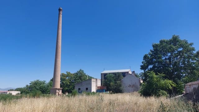 Kommersiell til salgs i Baza - € 69 000 (Ref: 9789633)