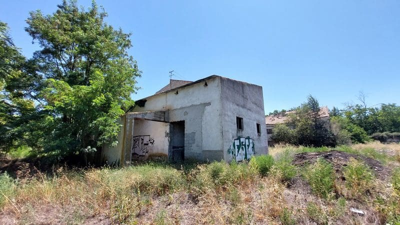 Erhverv til salg i Baza - € 69.000 (Ref: 9789633)