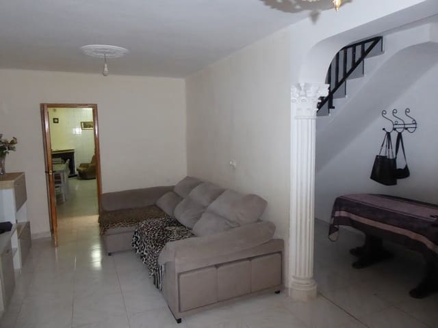 3 makuuhuone Omakotitalo myytävänä paikassa Baza - 85 000 € (Ref: 9789638)