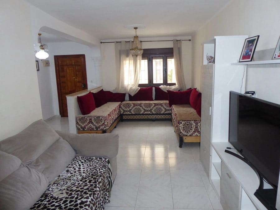 3 makuuhuone Omakotitalo myytävänä paikassa Baza - 85 000 € (Ref: 9789638)