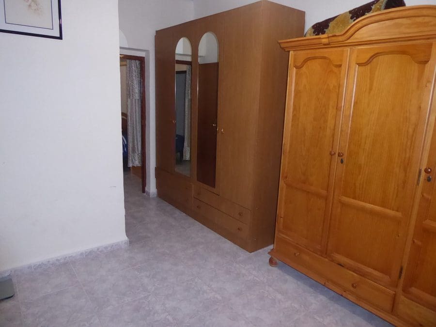 3 makuuhuone Omakotitalo myytävänä paikassa Baza - 85 000 € (Ref: 9789638)