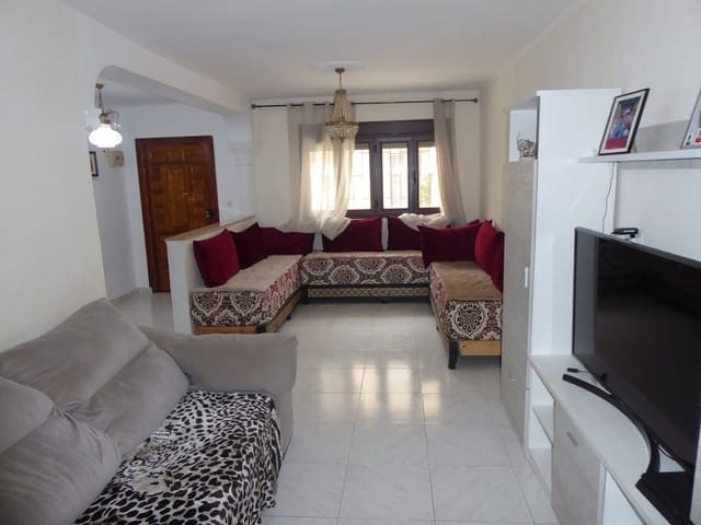 3 makuuhuone Omakotitalo myytävänä paikassa Baza - 85 000 € (Ref: 9789638)