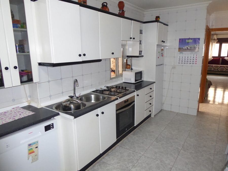 3 makuuhuone Omakotitalo myytävänä paikassa Baza - 85 000 € (Ref: 9789638)