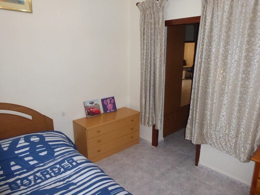 3 makuuhuone Omakotitalo myytävänä paikassa Baza - 85 000 € (Ref: 9789638)