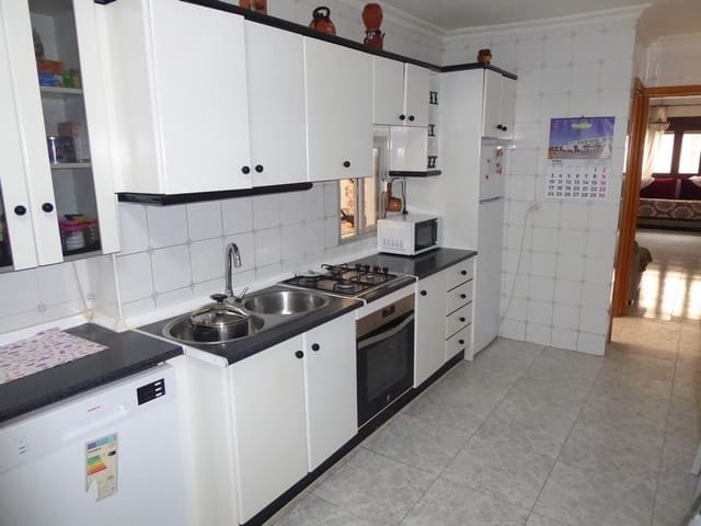 3 makuuhuone Omakotitalo myytävänä paikassa Baza - 85 000 € (Ref: 9789638)