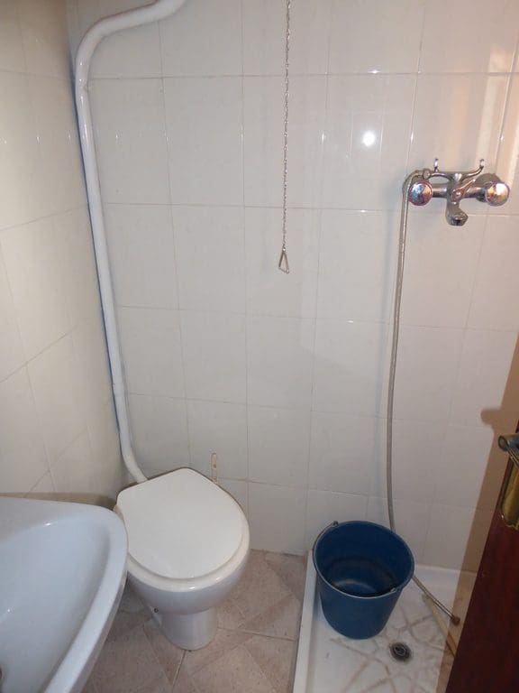 5 makuuhuone Maalaistalo myytävänä paikassa Baza - 35 000 € (Ref: 9789639)