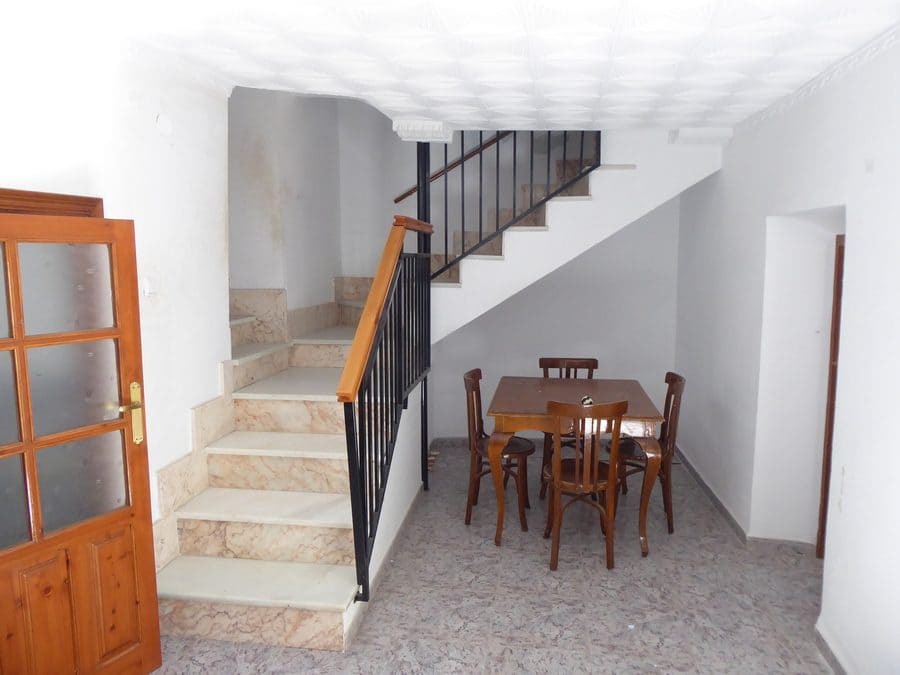 5 makuuhuone Maalaistalo myytävänä paikassa Baza - 35 000 € (Ref: 9789639)