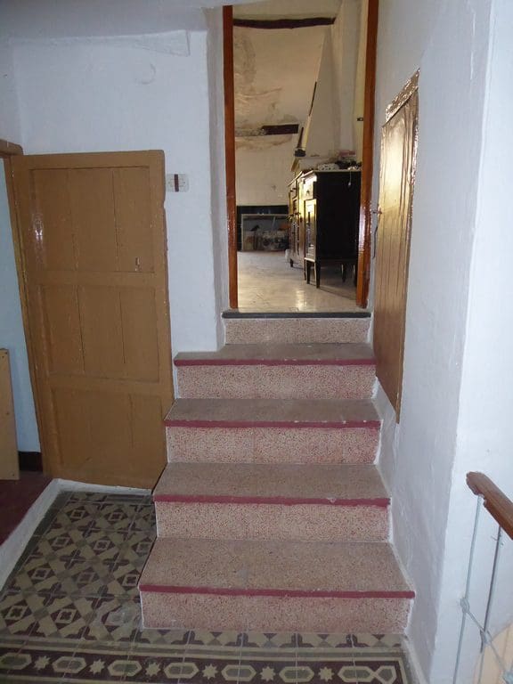 5 makuuhuone Maalaistalo myytävänä paikassa Baza - 35 000 € (Ref: 9789639)