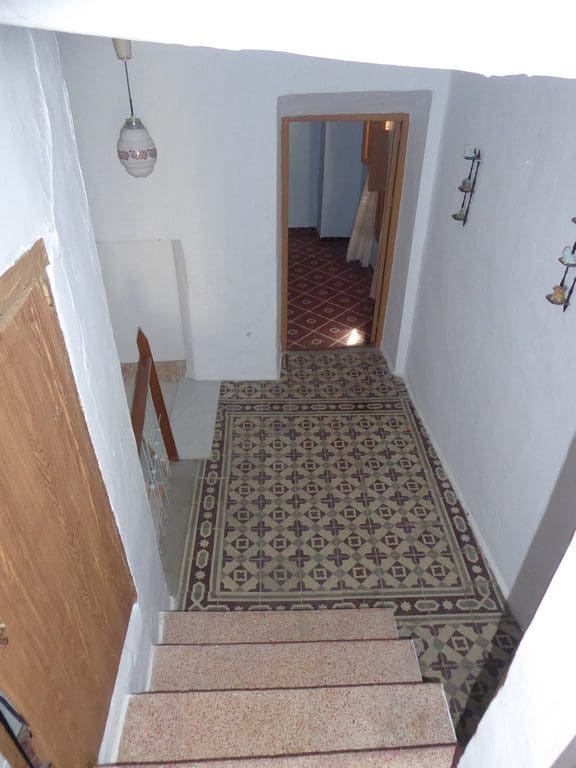 5 makuuhuone Maalaistalo myytävänä paikassa Baza - 35 000 € (Ref: 9789639)