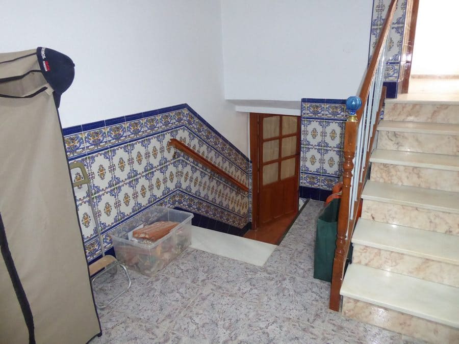 5 makuuhuone Maalaistalo myytävänä paikassa Baza - 35 000 € (Ref: 9789639)