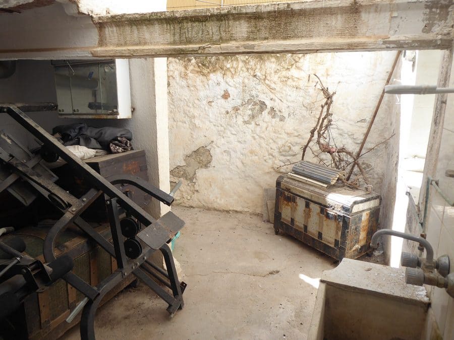 5 makuuhuone Maalaistalo myytävänä paikassa Baza - 35 000 € (Ref: 9789639)