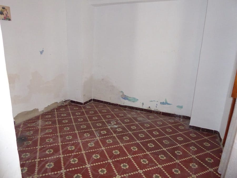 5 makuuhuone Maalaistalo myytävänä paikassa Baza - 35 000 € (Ref: 9789639)