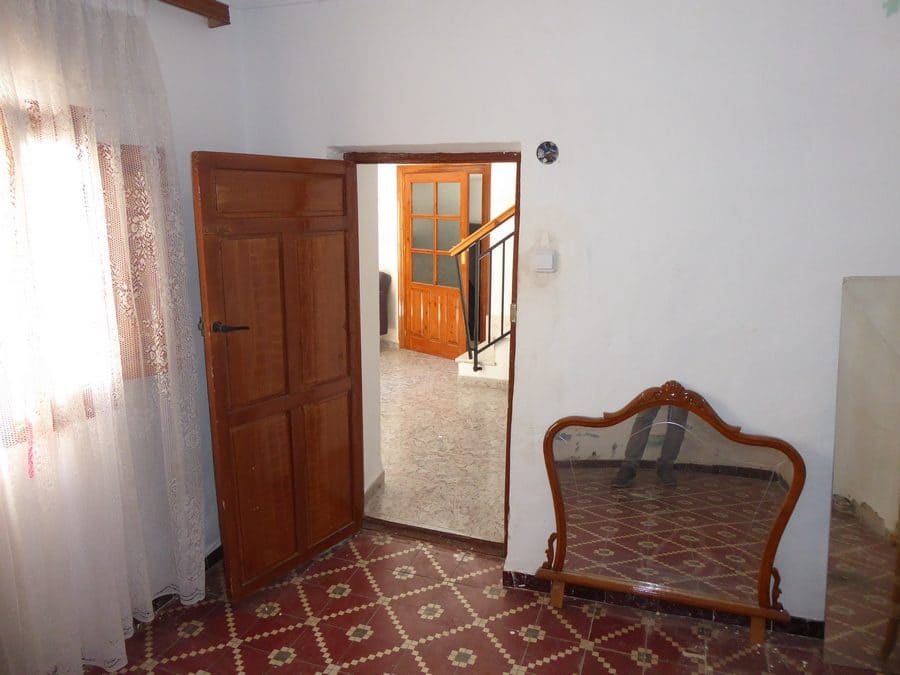 5 makuuhuone Maalaistalo myytävänä paikassa Baza - 35 000 € (Ref: 9789639)