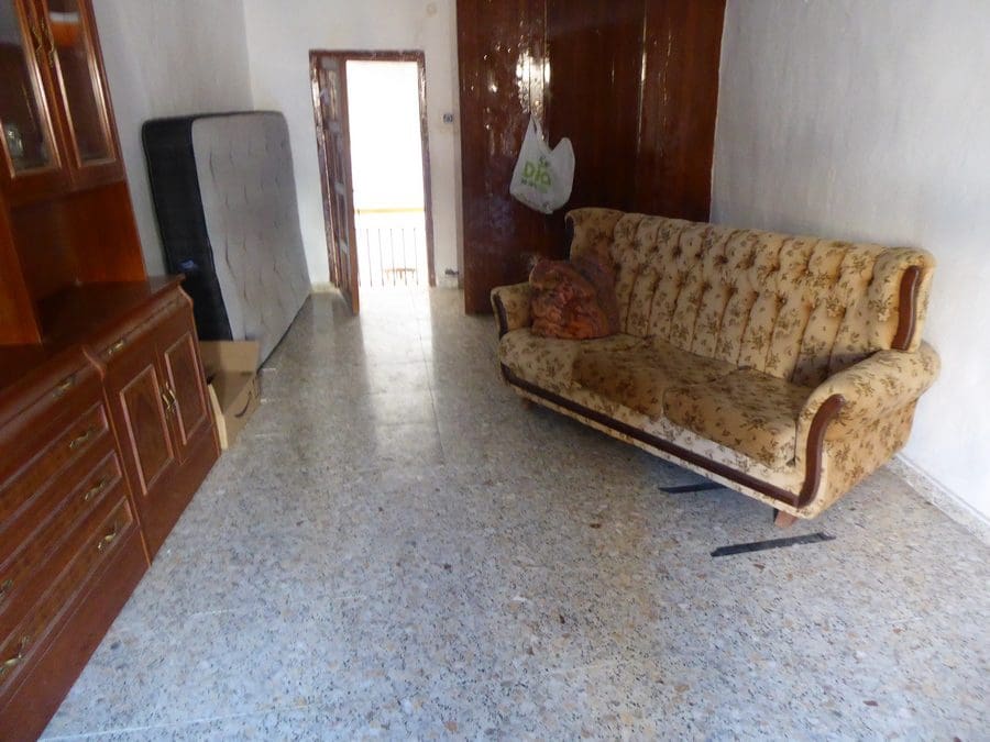 5 makuuhuone Maalaistalo myytävänä paikassa Baza - 35 000 € (Ref: 9789639)