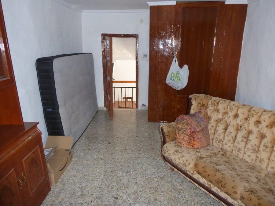 5 makuuhuone Maalaistalo myytävänä paikassa Baza - 35 000 € (Ref: 9789639)