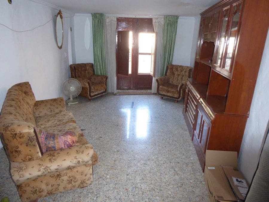 5 makuuhuone Maalaistalo myytävänä paikassa Baza - 35 000 € (Ref: 9789639)