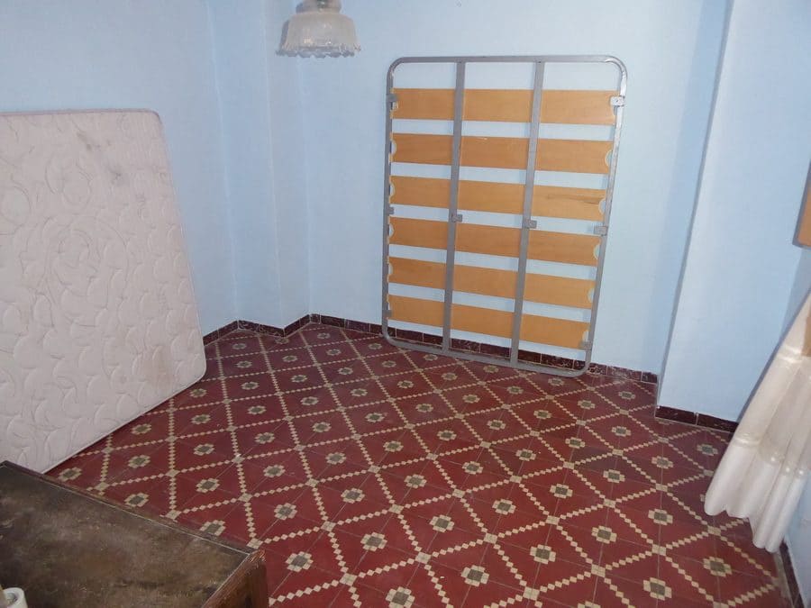 5 makuuhuone Maalaistalo myytävänä paikassa Baza - 35 000 € (Ref: 9789639)