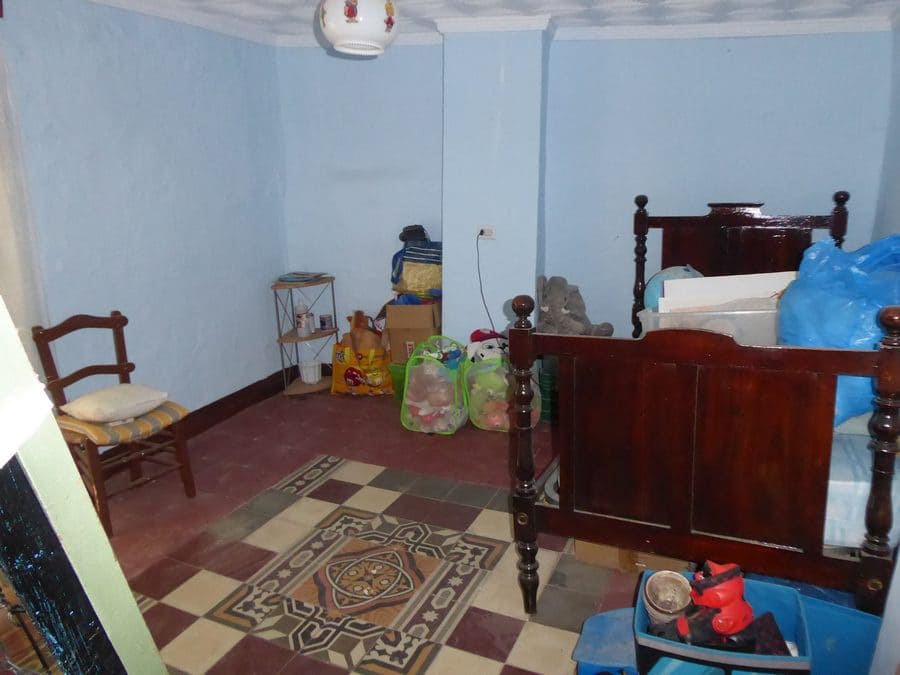 5 makuuhuone Maalaistalo myytävänä paikassa Baza - 35 000 € (Ref: 9789639)