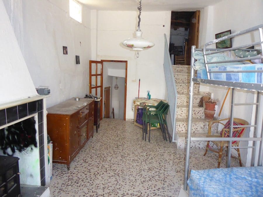 5 makuuhuone Maalaistalo myytävänä paikassa Baza - 35 000 € (Ref: 9789639)