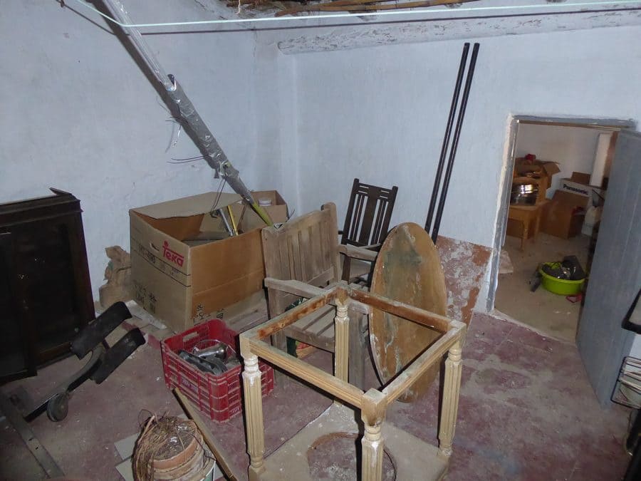 5 makuuhuone Maalaistalo myytävänä paikassa Baza - 35 000 € (Ref: 9789639)