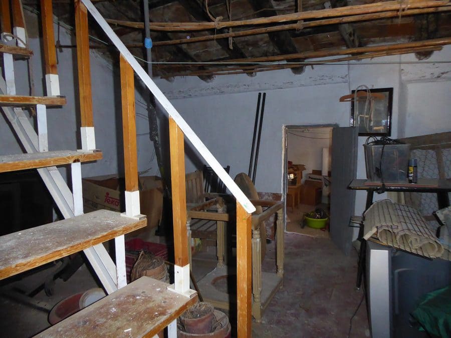 5 makuuhuone Maalaistalo myytävänä paikassa Baza - 35 000 € (Ref: 9789639)