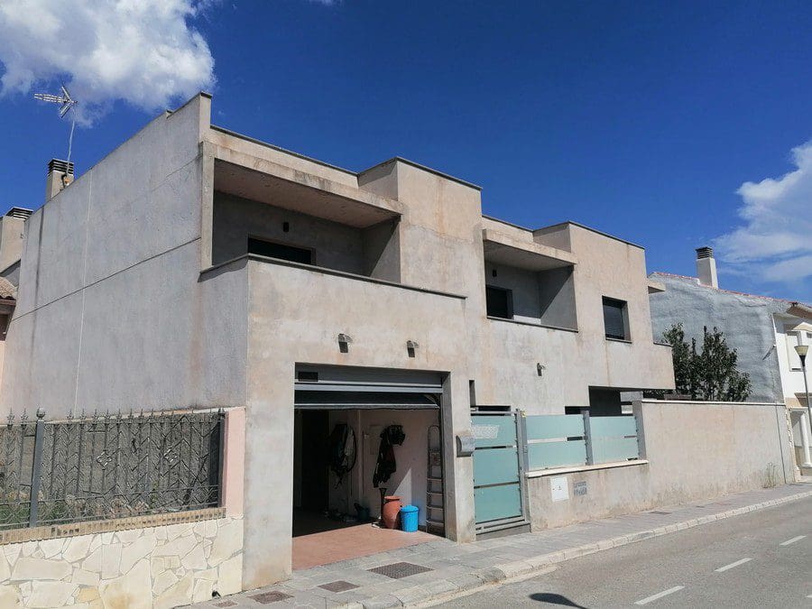 3 slaapkamer Finca/Landhuis te koop in Baza - € 318.000 (Ref: 9789641)