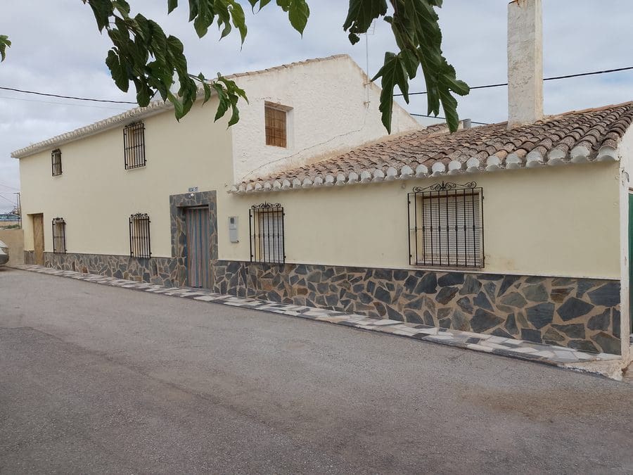 5 camera da letto Finca/Casa di Campagna in vendita in Baza - 200.000 € (Rif: 9789643)