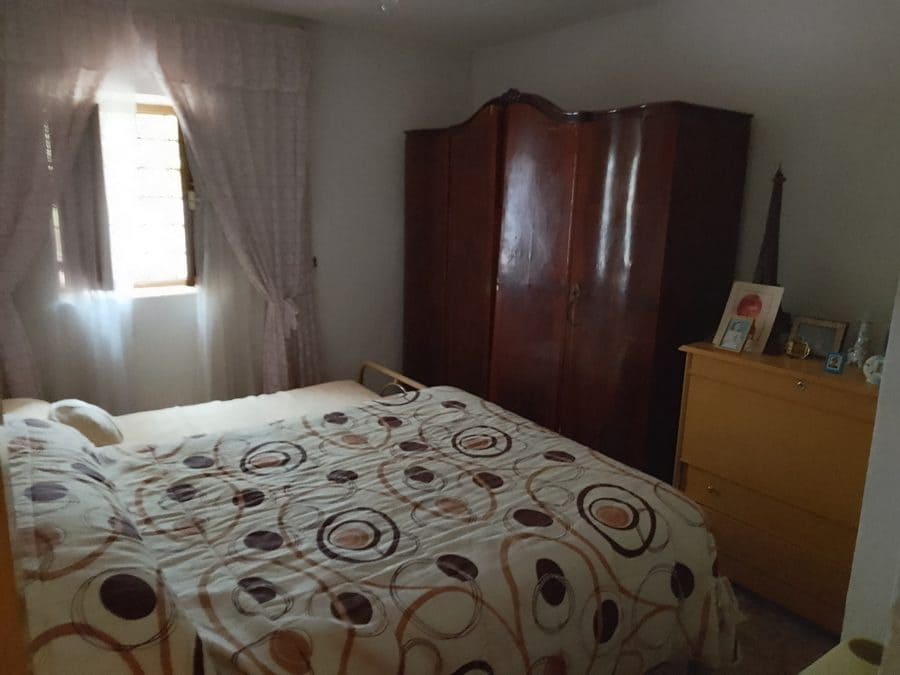 5 camera da letto Finca/Casa di Campagna in vendita in Baza - 200.000 € (Rif: 9789643)