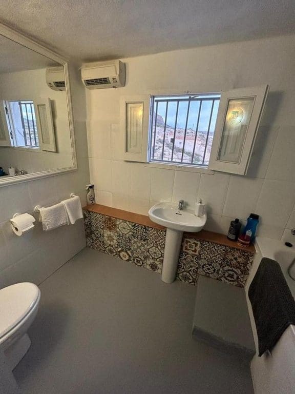 6 sypialnia Dom w skale na sprzedaż w Zujar - 85 000 € (Ref: 9789644)