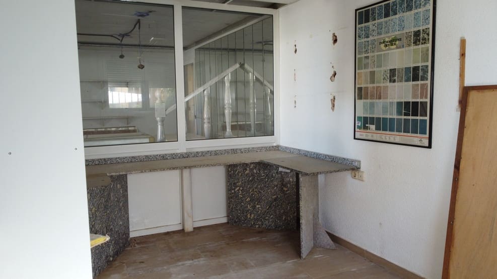 5 soveværelse Erhverv til salg i Baza med swimmingpool - € 360.000 (Ref: 9810886)