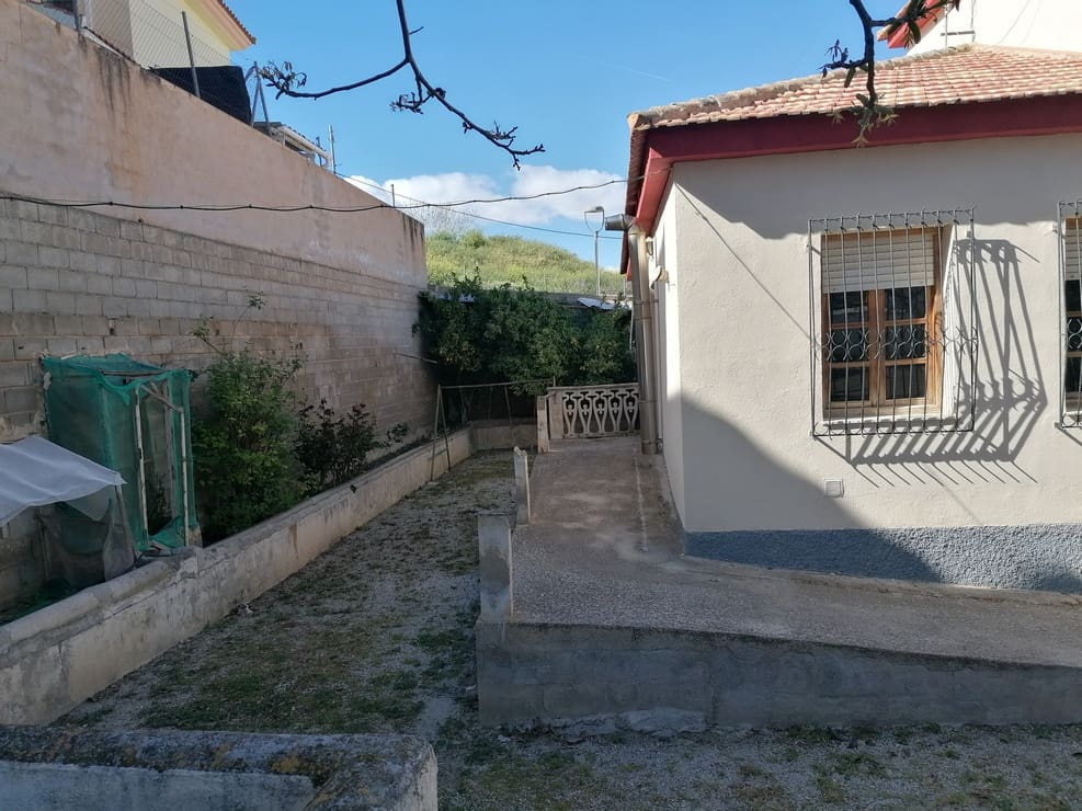 5 Zimmer Haus zu verkaufen in Baza mit Pool - 360.000 € (Ref: 9810886)