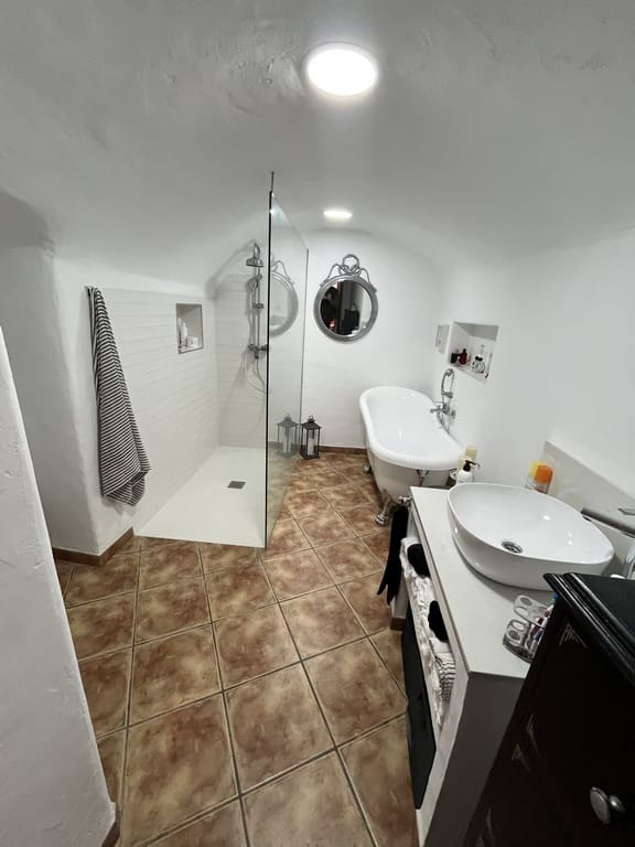 3 bedroom Cave House for sale in Fontanar with pool - € 148,000 (Ref: 9838255)
