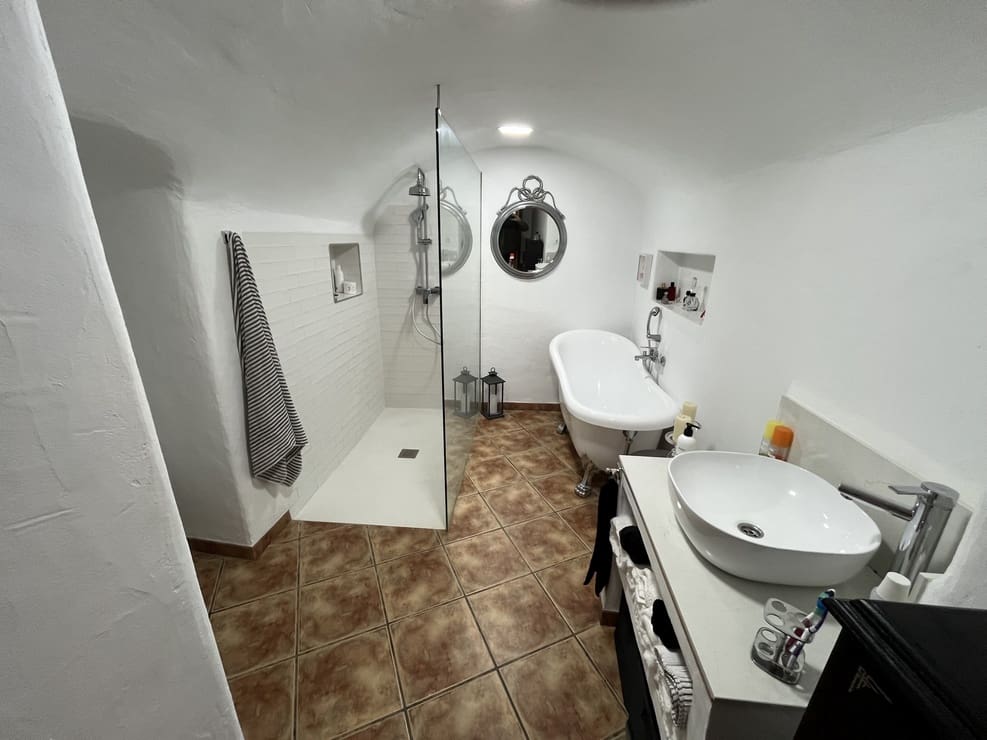 3 bedroom Cave House for sale in Fontanar with pool - € 148,000 (Ref: 9838255)
