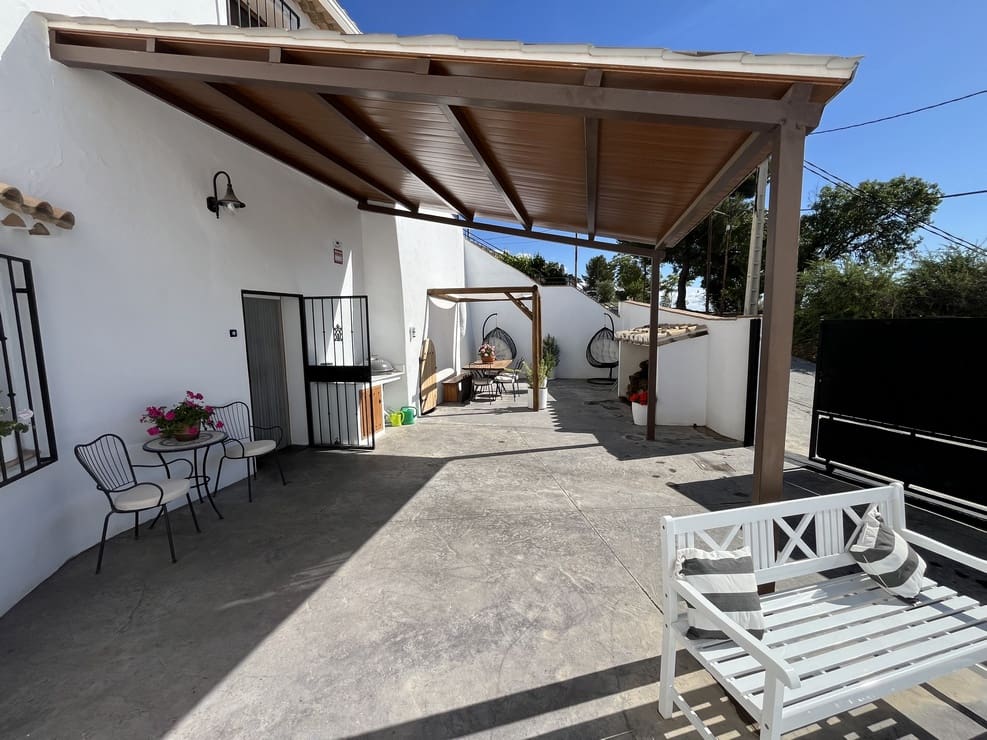 3 bedroom Cave House for sale in Fontanar with pool - € 148,000 (Ref: 9838255)