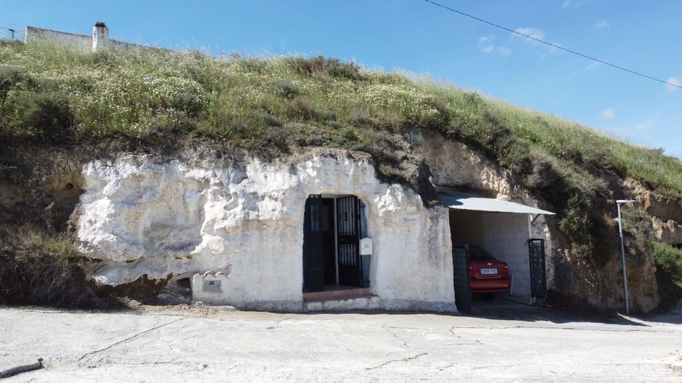 4 bedroom Cave House for sale in Caniles with garage - € 75,000 (Ref: 9860590)