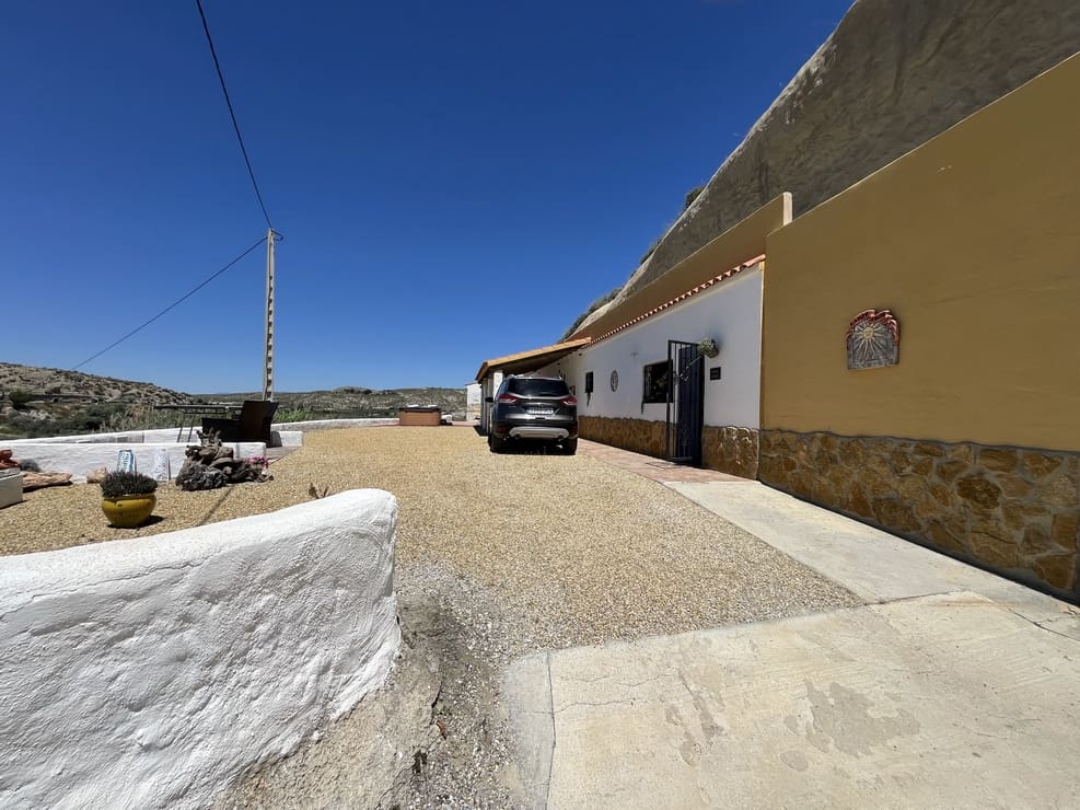 4 bedroom Cave House for sale in Cullar with garage - € 145,000 (Ref: 9860797)