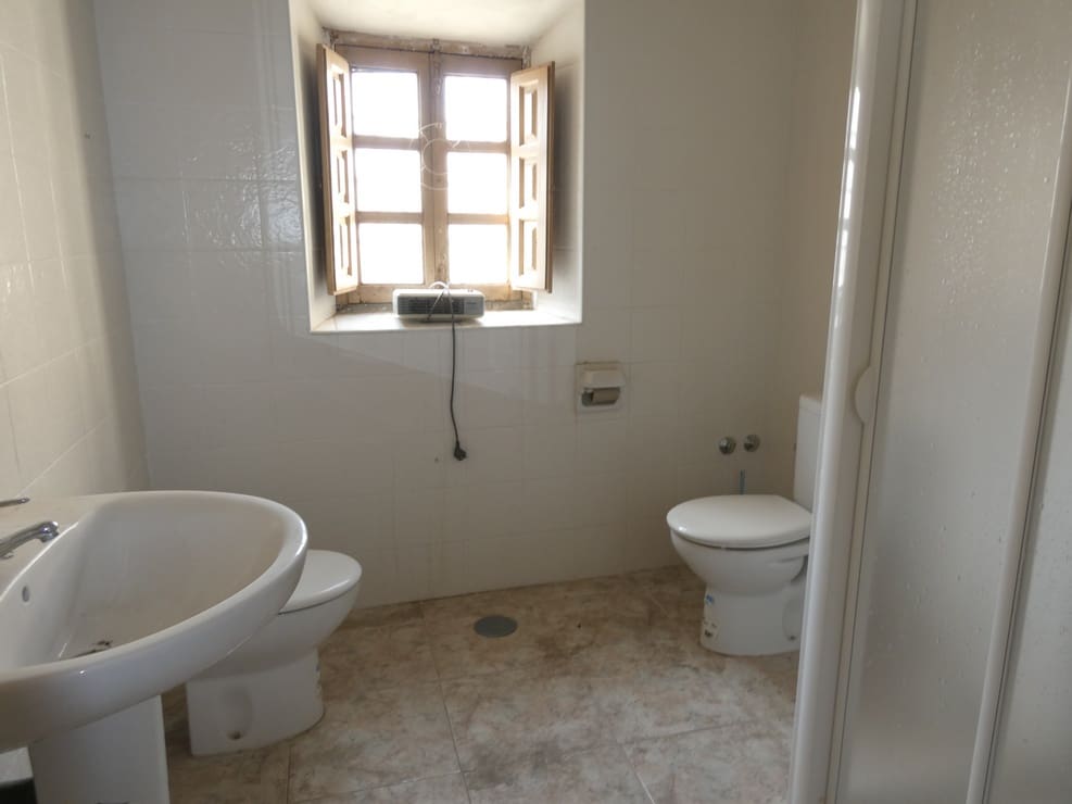 Casa en Baza en venta con garaje - 160.000 € (Ref: 9897237)