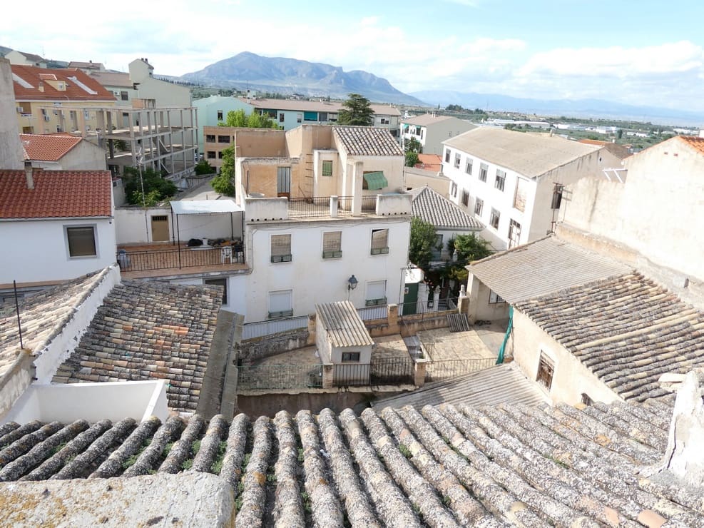 Casa en Baza en venta con garaje - 160.000 € (Ref: 9897237)