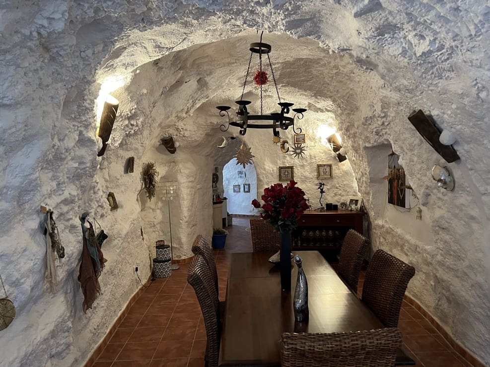 6 bedroom Commercial for sale in La Alqueria - € 205,000 (Ref: 9908780)