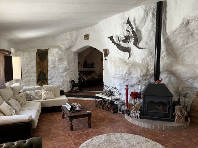 6 bedroom Commercial for sale in La Alqueria, Galera - € 205,000 (Ref: 9908780)