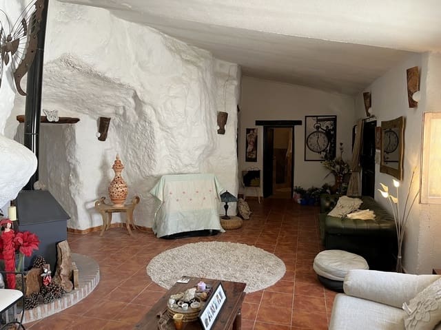 6 bedroom Commercial for sale in La Alqueria, Galera - € 205,000 (Ref: 9908780)