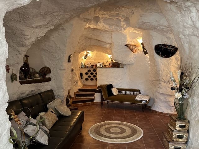 6 bedroom Commercial for sale in La Alqueria, Galera - € 205,000 (Ref: 9908780)