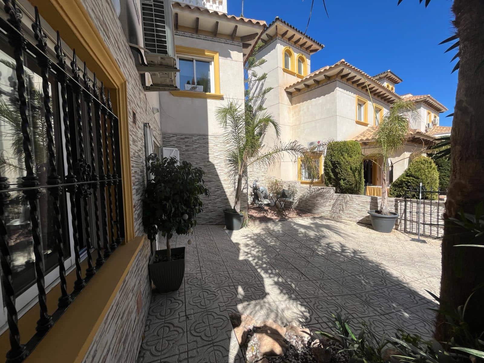 4 quarto Moradia para venda em Playa Flamenca com piscina garagem - 399 999 € (Ref: 8075073)