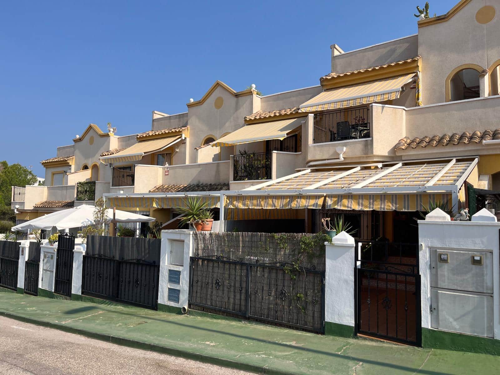 3 camera da letto Villetta a Schiera in vendita in Torrevieja con piscina - 199.900 € (Rif: 9191772)